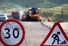 Улюбленець житомирських дорожників отримає ще 19 мільйонів на аварійні роботи на дорогах державного значення
Улюбленець житомирських дорожників отримає ще 19 мільйонів на аварійні роботи на дорогах державного значення