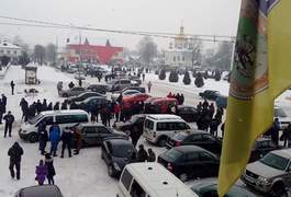 Через стрілянину у Олевську люди вийшли на вулиці. Фото
Через стрілянину у Олевську люди вийшли на вулиці. Фото