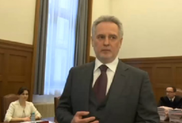 Фірташа знову узяли під варту
Фірташа знову узяли під варту
