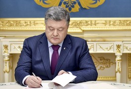 Порошенко ввів санкції проти російських банків. Сбербанк заблокував кредитні картки фізичних осіб
Порошенко ввів санкції проти російських банків. Сбербанк заблокував кредитні картки фізичних осіб