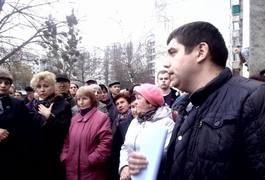 У Житомирі люди бастують проти будівництва 12-поверхівки
У Житомирі люди бастують проти будівництва 12-поверхівки