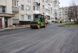 Фірмі дружини заступника Сухомлина віддали ремонт прибудинкових територій на Польовій
Фірмі дружини заступника Сухомлина віддали ремонт прибудинкових територій на Польовій