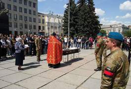 Напередодні 9 травня у Житомирі попрощалися з сучасним захисником України Валентином Ковальським
Напередодні 9 травня у Житомирі попрощалися з сучасним захисником України Валентином Ковальським