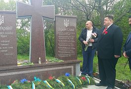 Ігор Гундич відзначив 9 травня відкриттям пам'ятника загиблим українським воїнам на Житомирщині. Фото
Ігор Гундич відзначив 9 травня відкриттям пам'ятника загиблим українським воїнам на Житомирщині. Фото