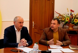 Володимир Ширма провів оперативну нараду щодо ситуації у Бердичівському медколеджі
Володимир Ширма провів оперативну нараду щодо ситуації у Бердичівському медколеджі