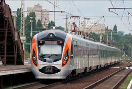 Укрзалізниця запустить до Польщі ще один потяг
Укрзалізниця запустить до Польщі ще один потяг
