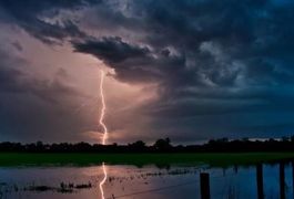 Вночі на Житомирщині можливі грози та шквали
Вночі на Житомирщині можливі грози та шквали