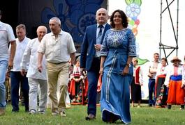 Фестиваль льону окрім українців відвідали гості з Білорусі, Молдови, Польщі, Франції, Бельгії та ПАР
Фестиваль льону окрім українців відвідали гості з Білорусі, Молдови, Польщі, Франції, Бельгії та ПАР