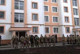 Скандали із квартирами та земельними ділянками для військових у Миколаєві, Житомирі: уряд пропонує новий підхід
Скандали із квартирами та земельними ділянками для військових у Миколаєві, Житомирі: уряд пропонує новий підхід