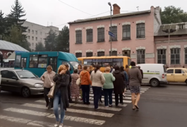 Житомирські медики перекрили вже дорогу на Бердичів. Оновлено
Житомирські медики перекрили вже дорогу на Бердичів. Оновлено