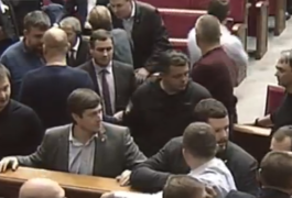 Верховна Рада продовжила на рік особливий статус в ОРДЛО
Верховна Рада продовжила на рік особливий статус в ОРДЛО
