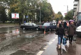 Аварія по Київській у Житомирі заблокувала рух. Фото
Аварія по Київській у Житомирі заблокувала рух. Фото