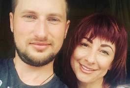 Співачка Лєна Дарк випустила 3 нові пісні на вірші журналіста Віктора Мельниченка
Співачка Лєна Дарк випустила 3 нові пісні на вірші журналіста Віктора Мельниченка
