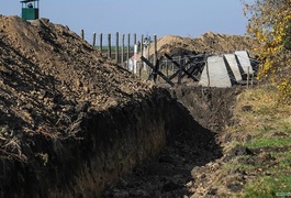 Стіна Яценюка: за облаштування кордону мільйони пішли і житомирським фірмам. Відео
Стіна Яценюка: за облаштування кордону мільйони пішли і житомирським фірмам. Відео