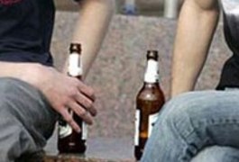 Алкоголь та правопорушення .В житомирському парку Гагаріна на лавочці пива вже не поп'єш! (відео міліцейського рейду)
Алкоголь та правопорушення .В житомирському парку Гагаріна на лавочці пива вже не поп'єш! (відео міліцейського рейду)