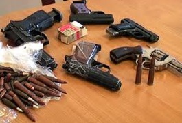 На Житомирщині працівники міліції вилучили арсенал нелегальної зброї та боєприпасів
На Житомирщині працівники міліції вилучили арсенал нелегальної зброї та боєприпасів